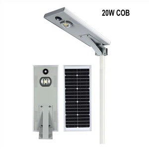 직선형 태양광 가로등은 배터리를 어떻게 충전하나요?